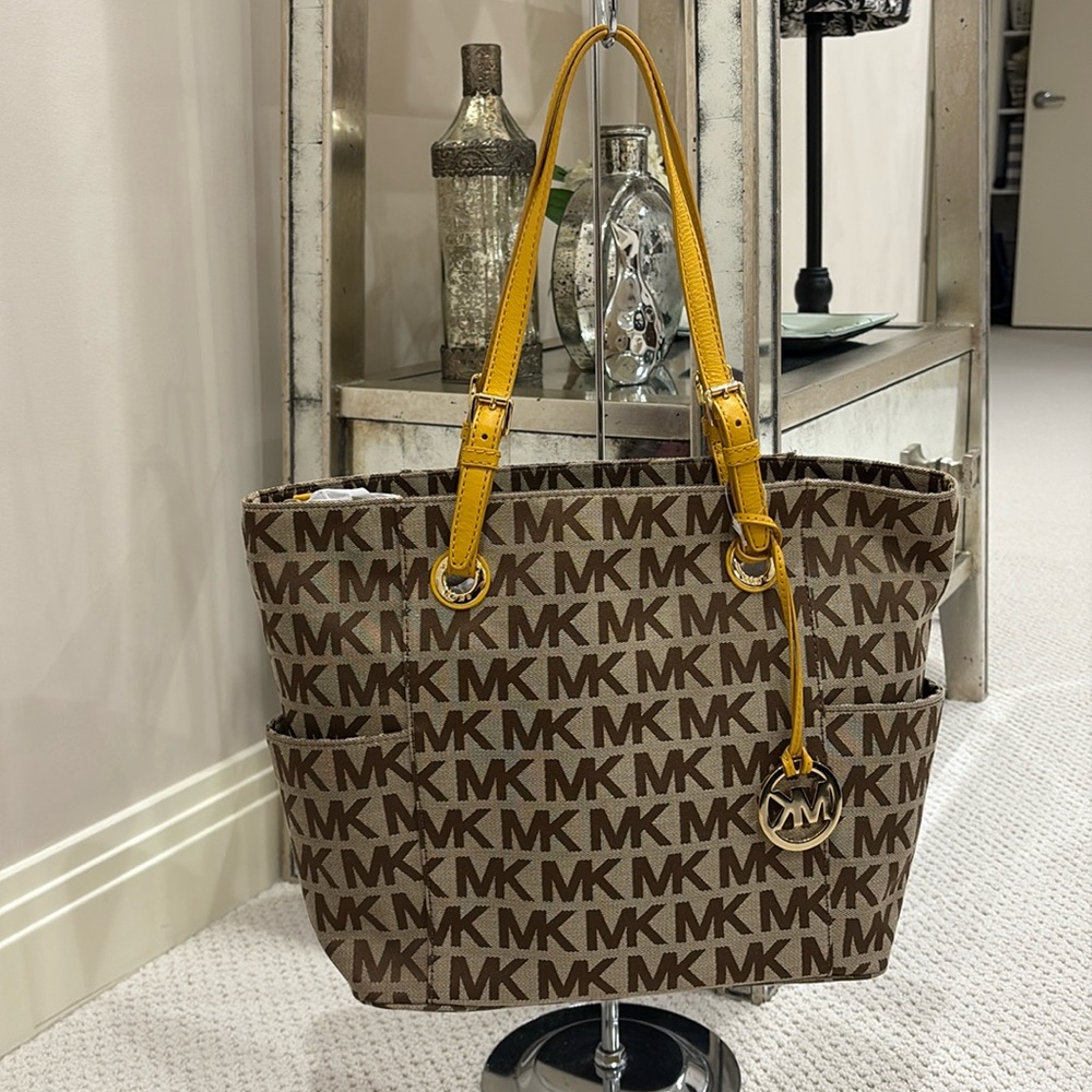 NWT Michael Kors Jet Set Jacquard Tote